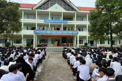 TRƯỜNG THPT HÙNG VƯƠNG – QUẢNG PHÚ TUYÊN TRUYỀN HƯỞNG ỨNG “NGÀY PHÁP LUẬT VIỆT NAM 9/11”